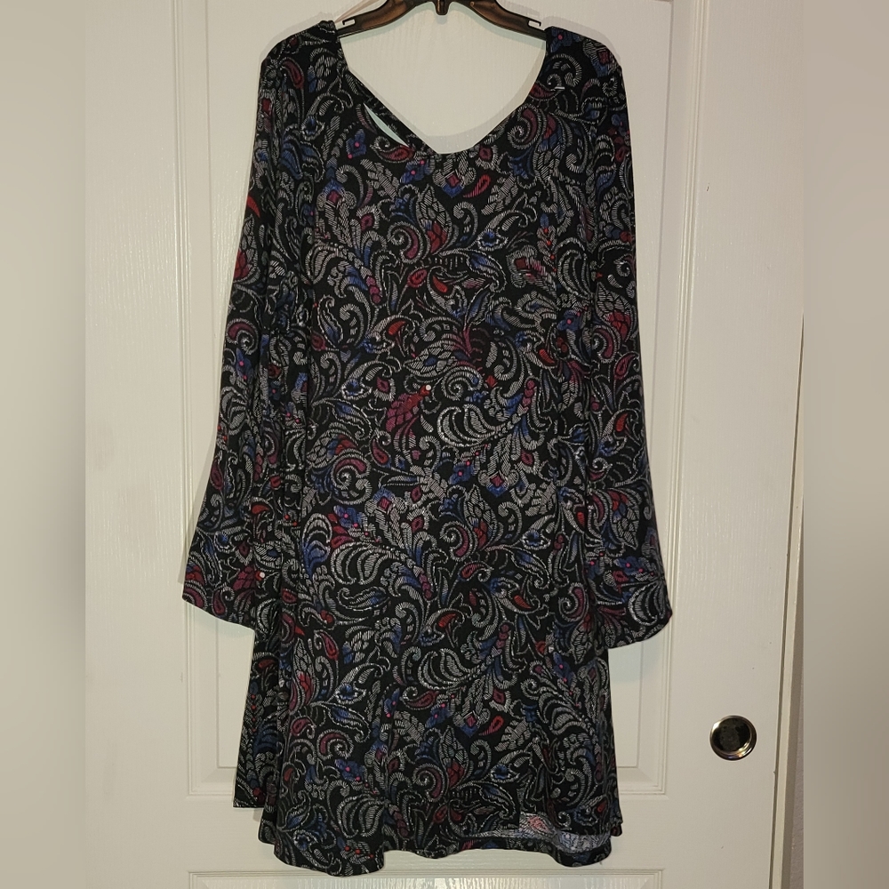 Boutique 2x Multicolor dress with bell sleeves